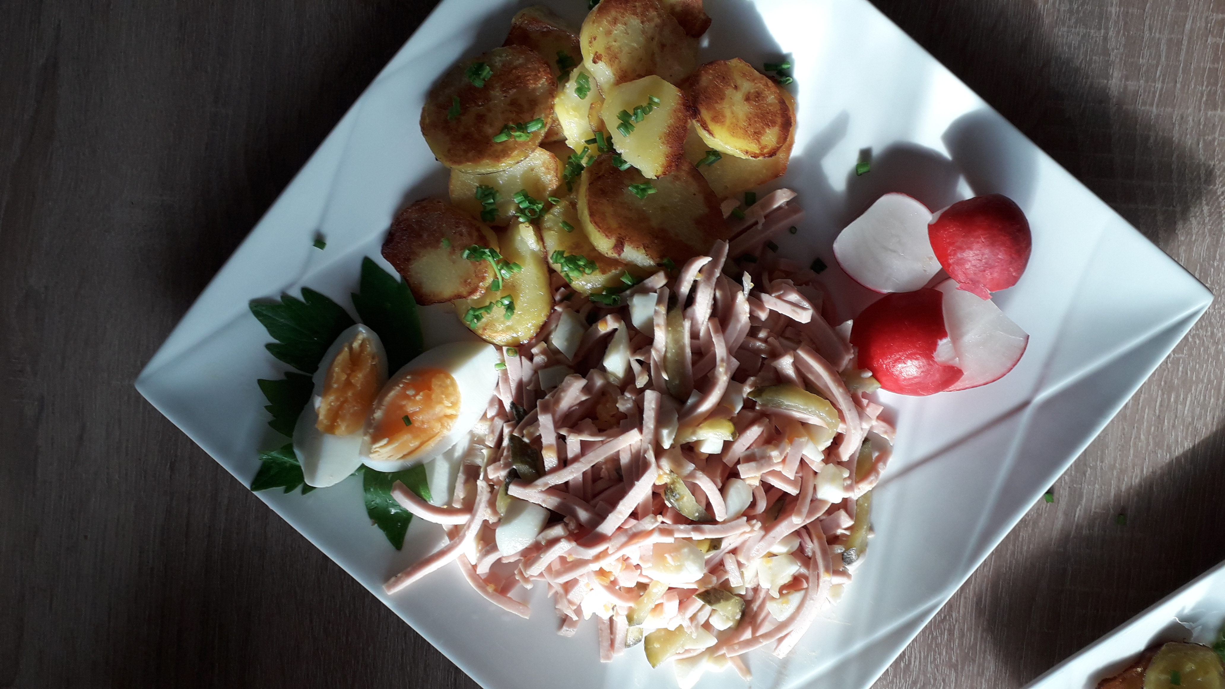 Wurstsalat mit Ei